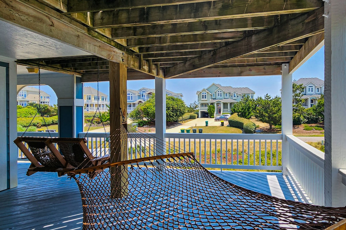 Relaxing semi-oceanfront Corolla home with private pool & hot tub, rec room