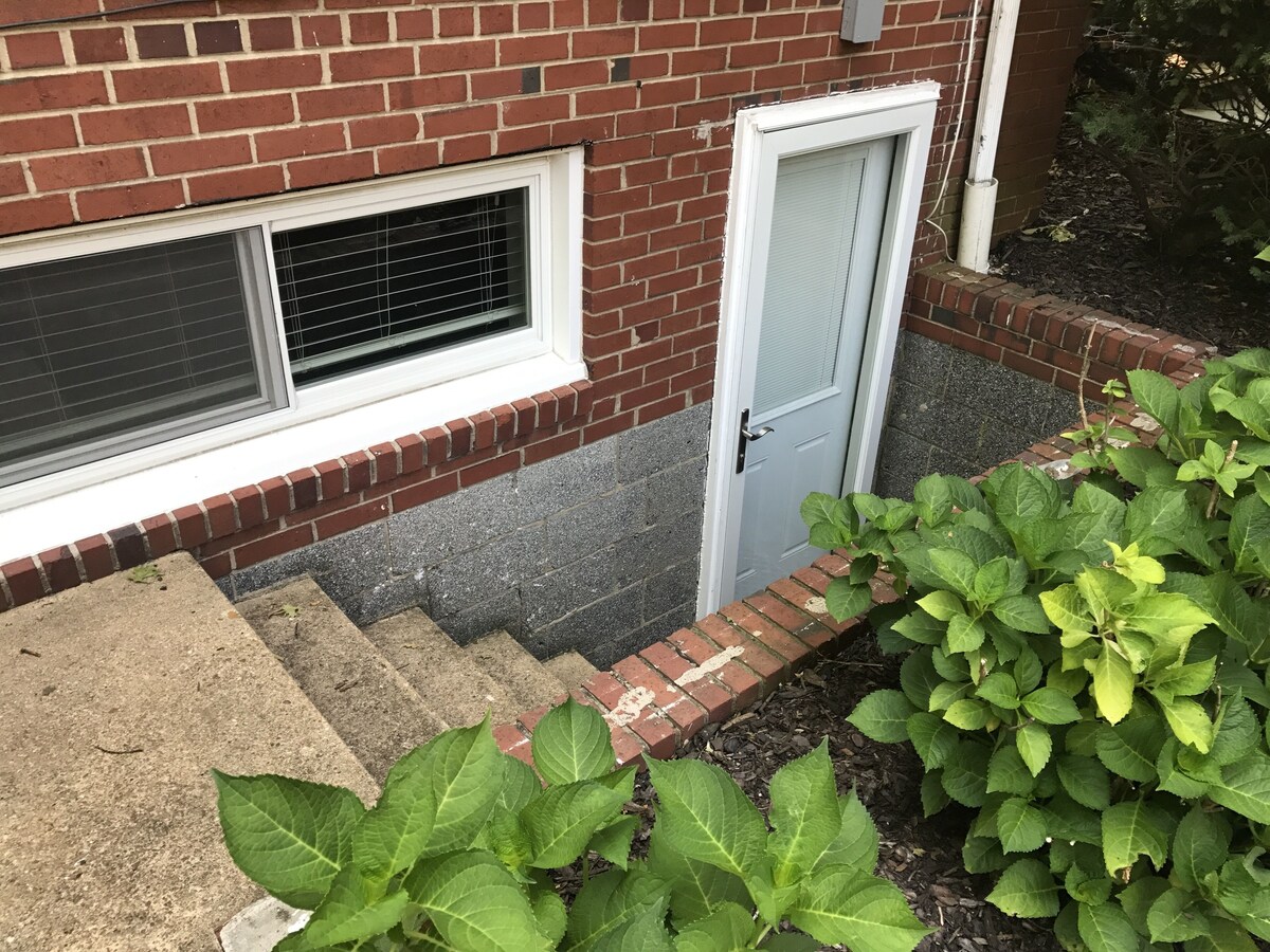 Private, Sunny Basement Suite near Washington DC