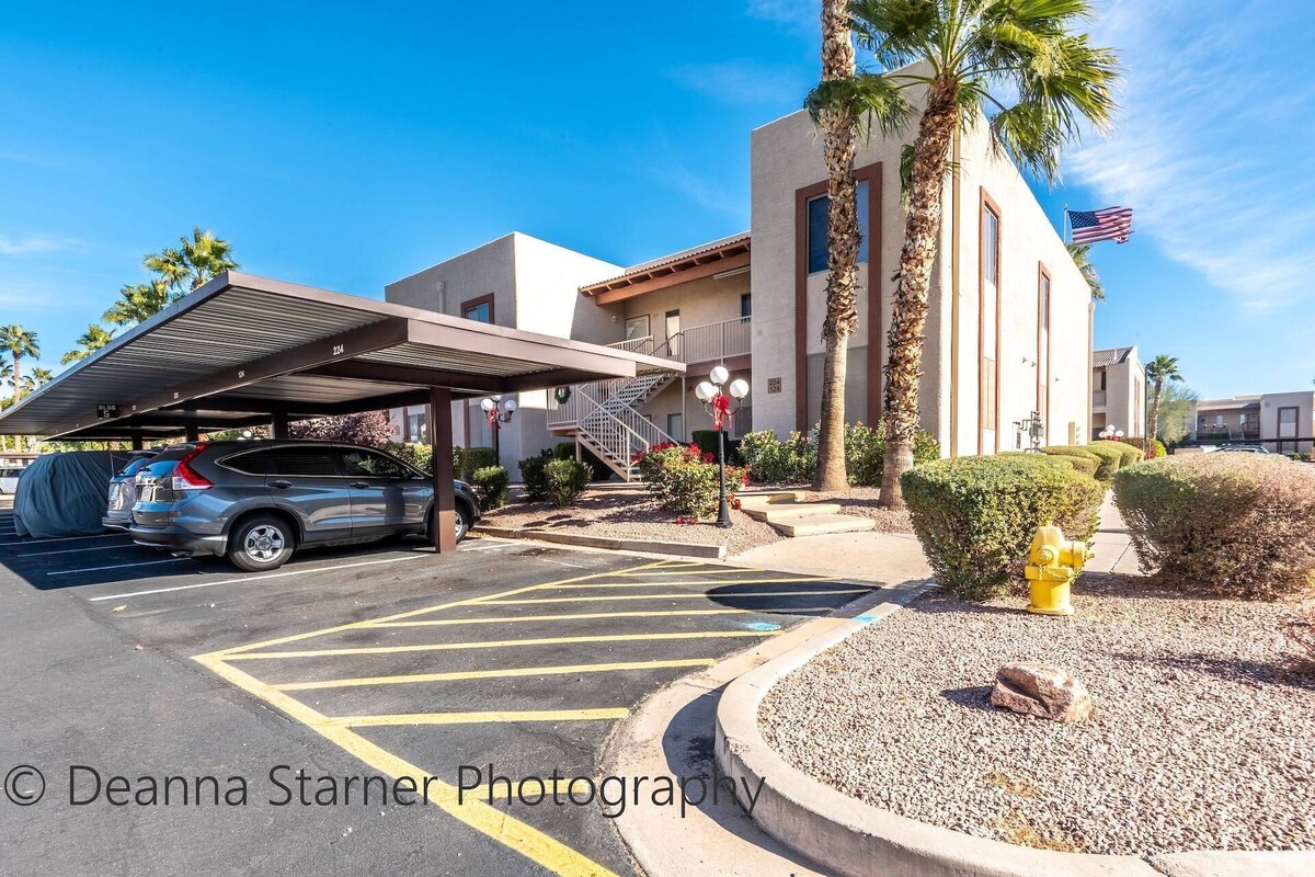 Poolside Resort Condo | 29 Nights w/ Midstay Touchup | Near Boeing, Salt River Tubing, Hiking, Golf