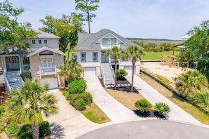 Drive up to your new favorite vacation home!