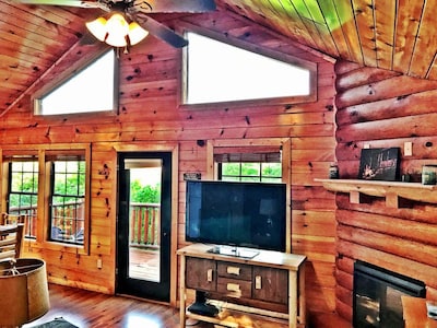 ⛰ Secluded Cute Smoky Mountain Cabin GSMNP! Gburg Pigeon Forge. Hot Tub, Hiking