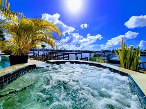 Outdoor spa tub