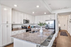 Kitchen Island with Seating for 4