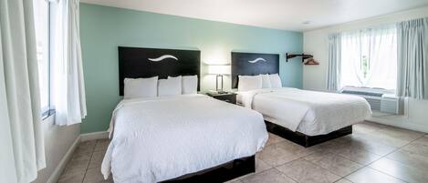 Everglades City Motel - Queen Room, 2 Beds, Kitchenette image 1