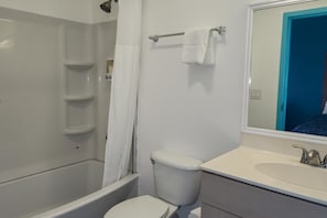 Ivey House Hotel - Queen Room image 5