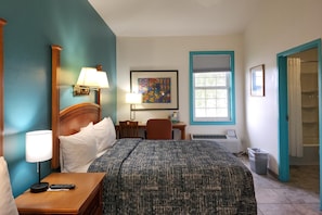 Ivey House Hotel - Queen Room image 2