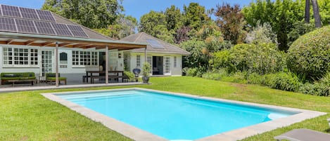 Beautiful 4 bedroom home in upper Constantia, newly renovated.