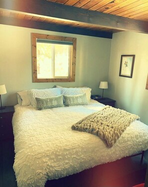 Main bedroom, king bed