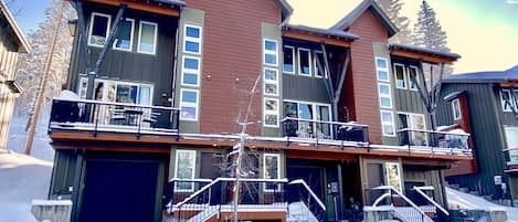 Middle Unit townhome with attached garage and beautiful morning sunlight