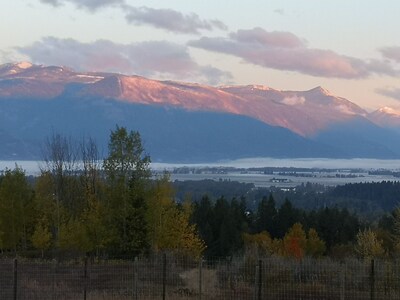 Embedded between Selkirk and Purcell Mountains