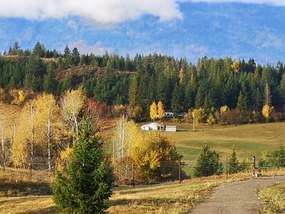 Embedded between Selkirk and Purcell Mountains