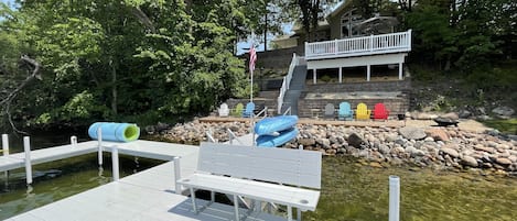 Dock, boat lift, lilipad and 2 kayaks available from mid June to mid September