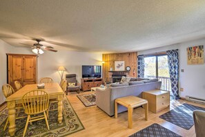 Living Room | Smart TV