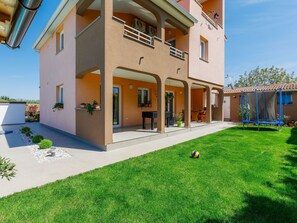 Bâtiment, Plante, Ciel, Lot Terre, Fenêtre, Design Urbain, Design Intérieur, Ombre, Maison, Quartier
