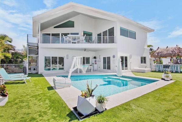 Island Life Villa by AMI Locals