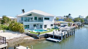 Island Life Villa by AMI Locals