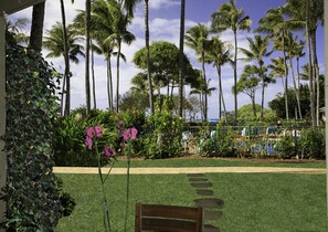 Pool, garden and ocean view lanai!