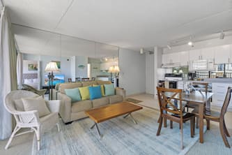 Experience the Best, Waikiki Banyan with Free Parking & Wi-Fi!
