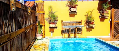 Hospede-se nesta linda casa de veraneio com piscina, wi-fi e jogos em Bertioga