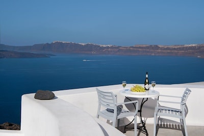 Santorini Akrotiri Superb Sea View Shared Pool