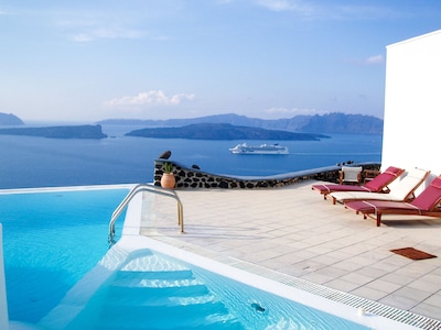 Santorini Akrotiri Superb Sea View Shared Pool