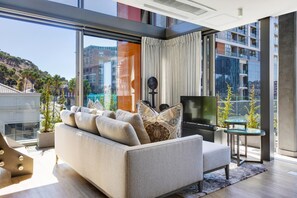 Luxury De Waterkant Loft Retreat 9