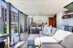 Luxury De Waterkant Loft Retreat 11