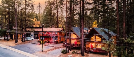 Welcome to Jumper & Jachorn - two beautifully designed cabins in Big Bear just minutes from the slopes.