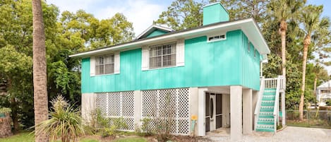 Castaway Cottage - Your cheerful Tybee escape!
