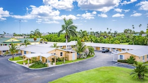 Everglades City Motel - King Hotel Room image 4