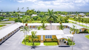 Everglades City Motel - King Hotel Room image 5