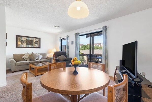 Living/Dining Area