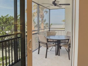 Spacious Screened Deck