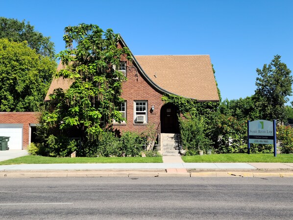 Front of building; rental entrance is around back