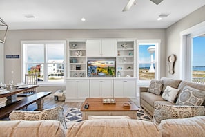 Comfortable living area with Santa Rosa Sound views - Comfortable living area with Santa Rosa Sound views