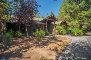 Caldera Cabin 28-02