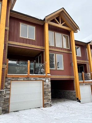 Private Garage and Carport - Perfect for 2 vehicles