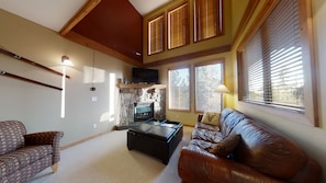 Bright unit with vaulted ceiling