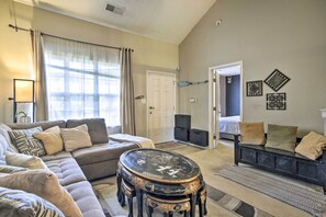 Living Room | Gas Fireplace