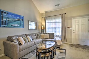 Living Room | Free WiFi | A/C