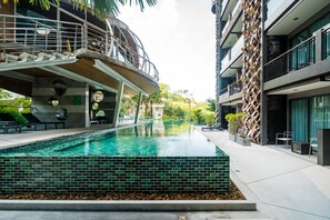 ET420 - Pool view Patong studio with pool and parking (3)