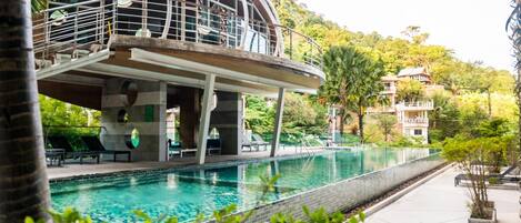 ET420 - Pool view Patong studio with pool and parking (1)