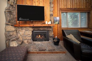 SWP Beaver Village 1134 fireplace and TV