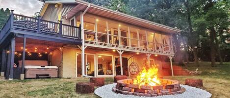 Escape to tranquility: A serene vacation rental home with a blazing fire pit, inviting deck, and the soothing embrace of nature. Enjoy S'mores and share stories while enjoying this huge firepit:)
