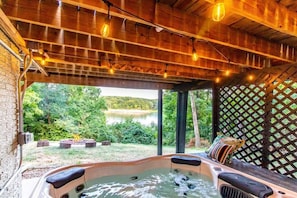 Completely unwind and let your worries disappear in this covered hot tub 🛁✨, comfortably fitting 6 adults! You'll love soaking in warmth while the snow falls outside ❄️☃️—the perfect winter escape!