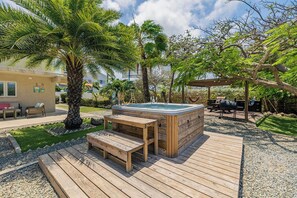 Whether you’re looking for romance, relaxation, or rejuvenation, this outdoor jacuzzi is the perfect escape.