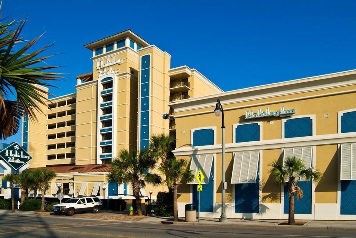 Holiday Pavilion Resort on the Boardwalk – Access to ALL AMENITIES!