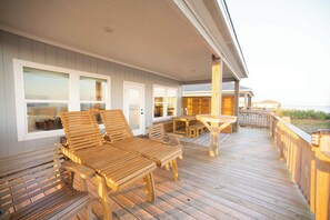 Private Deck with outdoor dining that fits 8