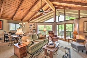Living Room | Free WiFi