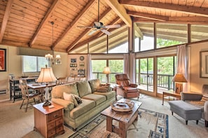 Living Room | Free WiFi
